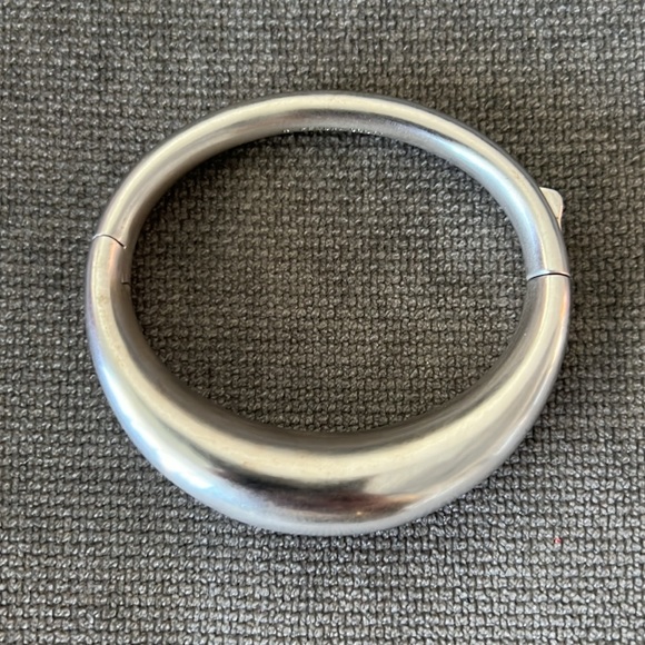 Kendra Scott Kaia Bangle Bracelet With Tags and Dust Bag - Picture 3 of 13